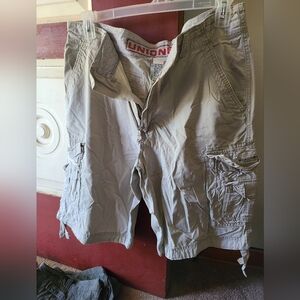 Gently worn men's stone/khaki cargo shorts